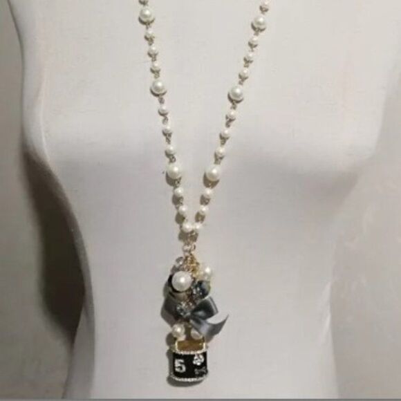 Long Beautiful Fashion Pearl Necklace - Picture 1 of 2